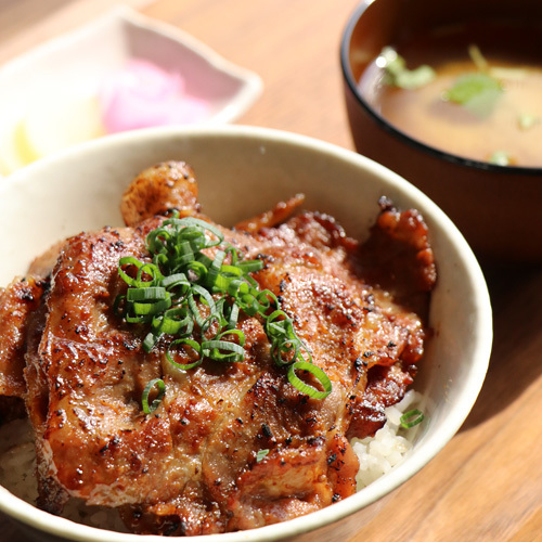 ごはんが進む 豚みそ丼 おいしゅうございました 6月スタミナ編 寳 Teras カフェ 長瀞町 彩北なび ごはんが進む 豚みそ丼 おいしゅうございました 6月スタミナ編 寳 Teras カフェ 長瀞町 彩北なび