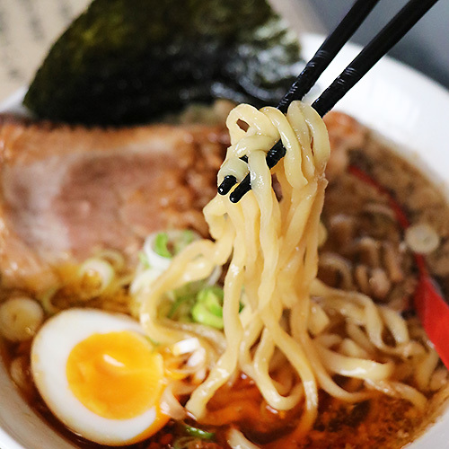 辛旨なガッツリラーメンで暑い夏を乗り切ろう!!