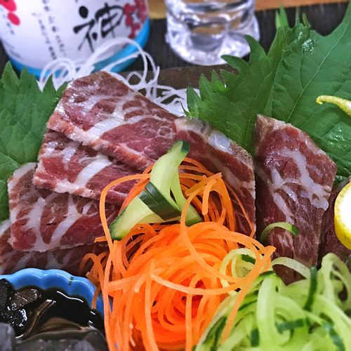 ３年熟成のにんにく醤油で食す馬刺し おいしゅうございました 6月スタミナ編 うまいものや 天神 居酒屋 深谷市 彩北なび