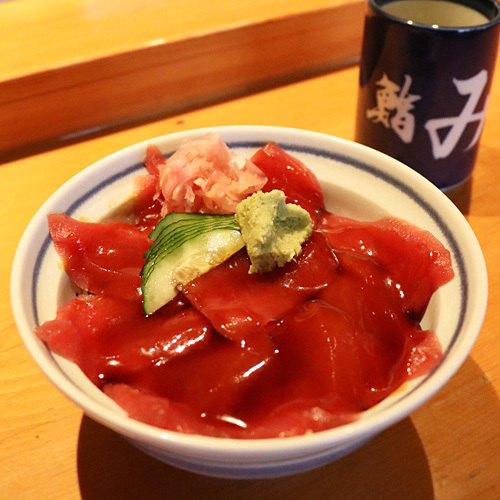 秘伝のタレで食べる鉄火丼