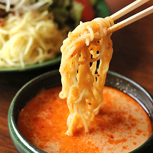 野菜もお肉もしっかり取れる、ピリ辛担々麺！