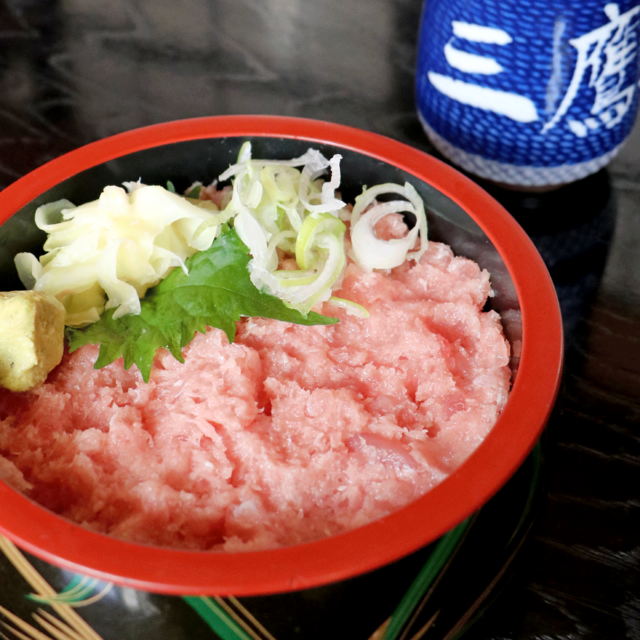 満腹・満足！「中おち丼」セット