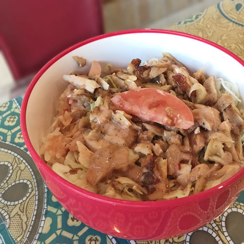 もはや定番どんぶりに仲間入り「ケバブ丼」 - 【おいしゅうご