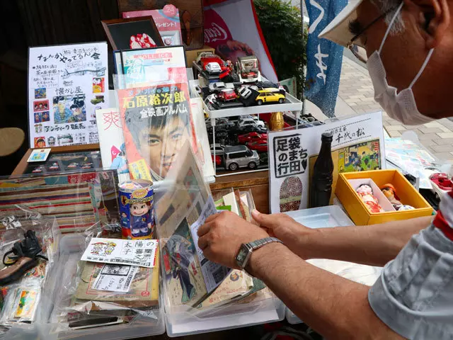 (とても物知りの栗原さん。店員さんとの距離の近さが魅力です。)
