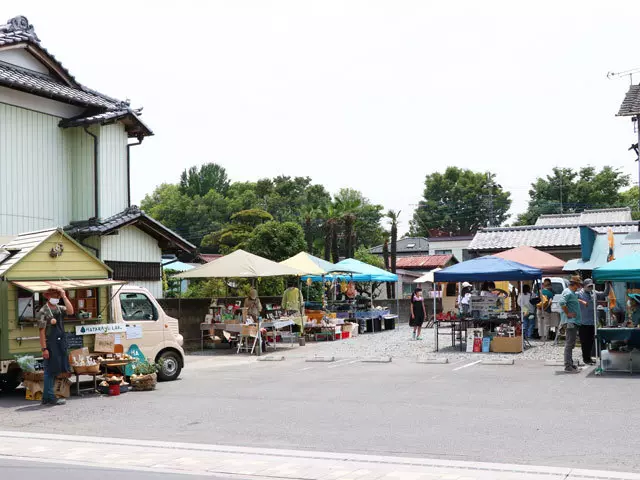 (こちらのスペースでは、いろんなお店をちょっとずつ見て回ることができます。なんだかお得♪)