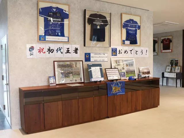 (2022年7月26日～2022年8月1日まで、優勝トロフィーが展示されました。)