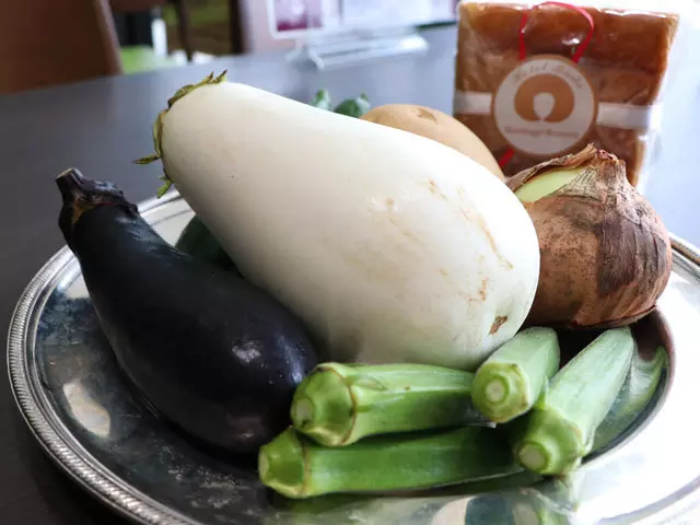 (レストランで調理する野菜です。)