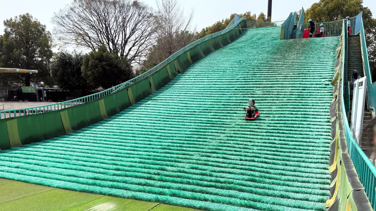 しばらく休止中だったグラススライダーがこの日限りの復活。
思ってたよりスピードが出たのでびっくり！子どもたちは大喜び！