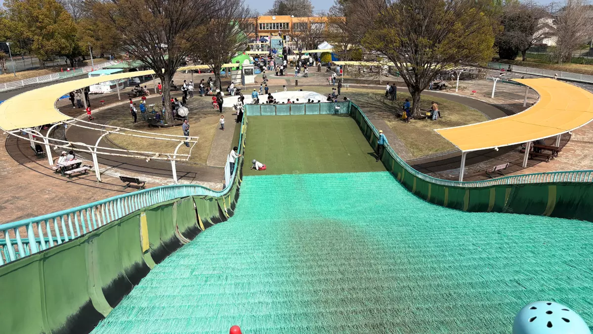 特別にグラススライダーの高いところから撮影させてもらいました。
市民プール時代のウォータースライダーを思い出してドキドキ♥♥